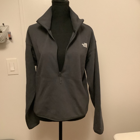 The North Face Jackets & Blazers - The North Face Black Pullover